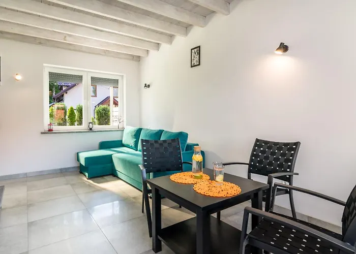 Morskie Apartamentowe Piamola Ze Strefa Gier I Miejscem Do Grillowania Jaktstuga