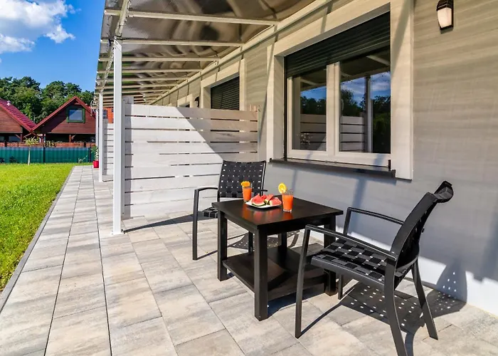 Morskie Apartamentowe Piamola Ze Strefa Gier I Miejscem Do Grillowania *